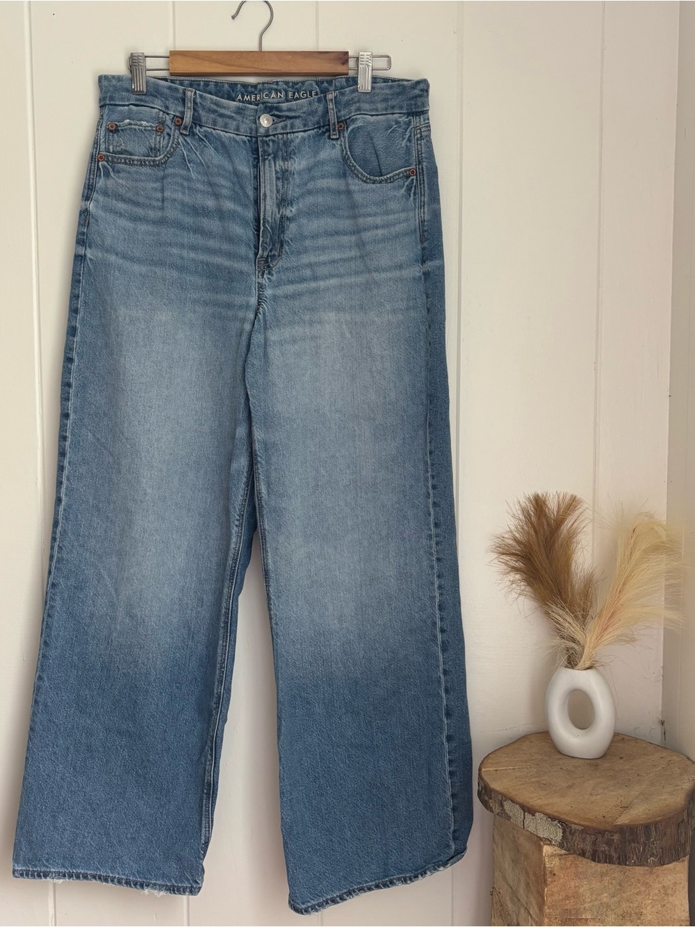 American Eagle Outfitters Medium Wash Wide-Leg Jeans